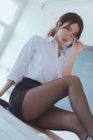 欧美女秘书中文字幕_HD手机免费观看完整