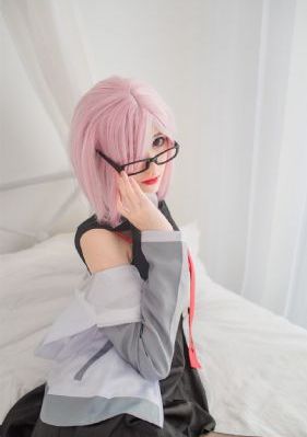 欧美紧身皮裤美女_高清高清在线
